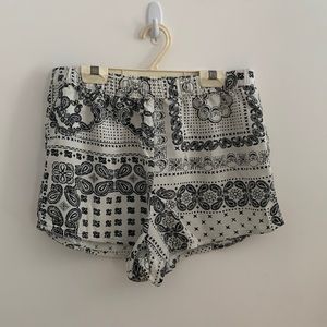 [8] H&M shorts